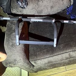Pull Up Bar