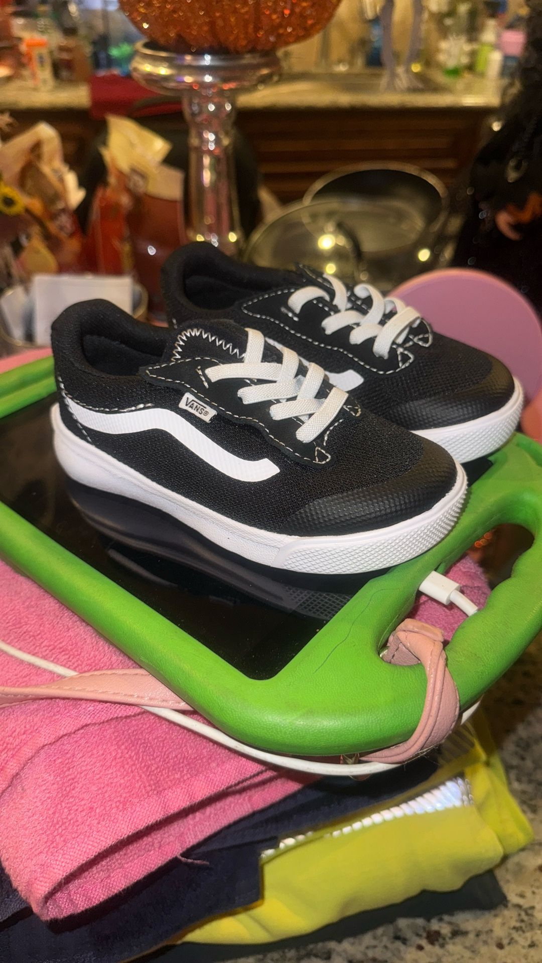 BRAND NEW SIZE 10 KIDS VANS