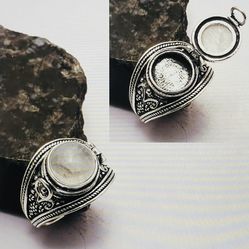 Size 7 Sterling Silver Moonstone Poison Ring 