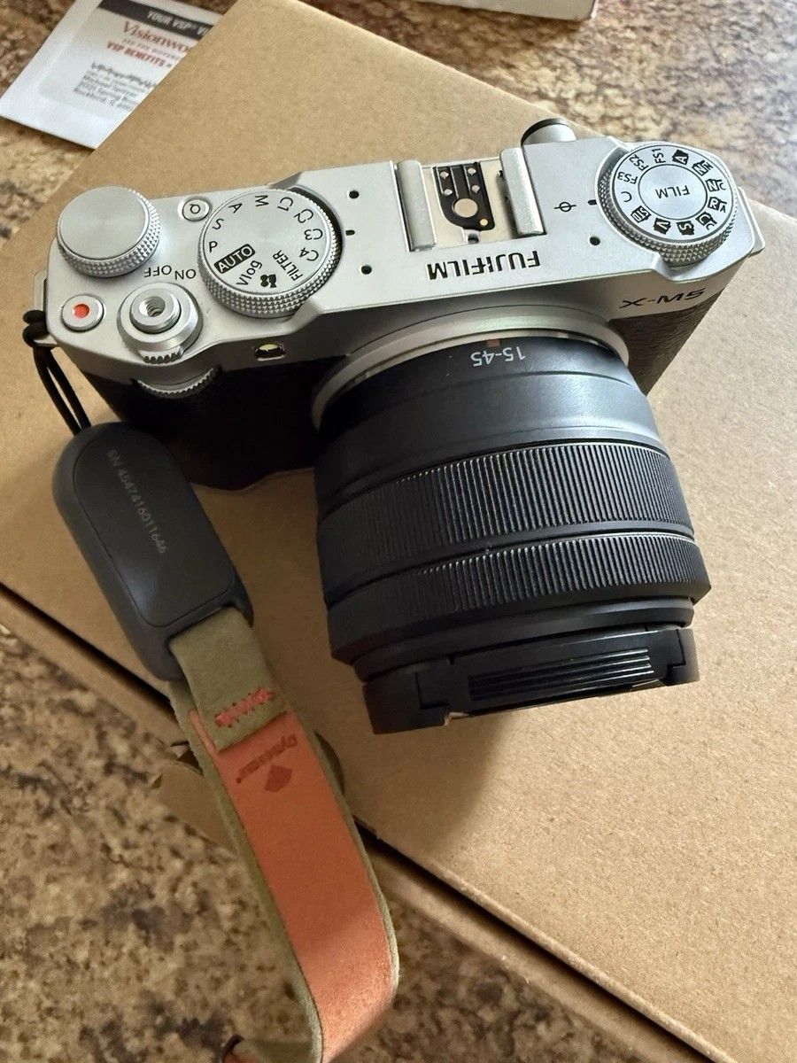 Fujifilm XM-5 Silver Kit with Zoom Lens XC 15-45mm OIS