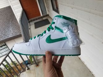 Sz 9 jordan retro 1