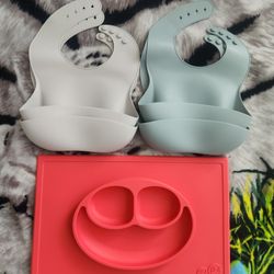 4x Silicone Baby To Toddler Bibs And 1x EZPZ Happy Mat