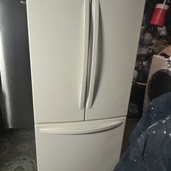 REFRIGERADOR GRANDE DE 3 PUERTAS MARCA KENMORE COLOR BEIGE USADO BUENA CONDICION