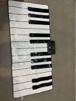 GIANT DANCE ON PIANO MAT
