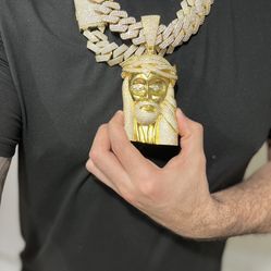 chain and pendant 