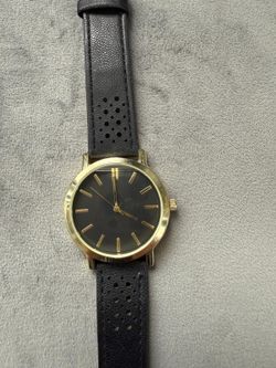 Beautiful women watch with brand new battery. (MUST SELL TODAY)