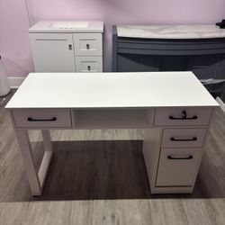 BarberPub Nail/Makeup Desk With Drawers