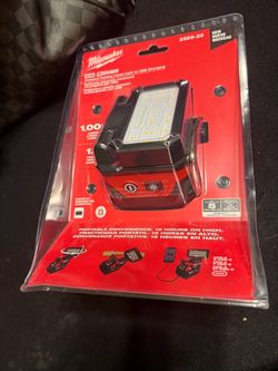 Milwaukee M18 Rover Compact Folding Flood Light