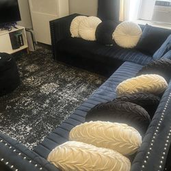 2PC contemporary Sectional. In great condition - no rips, no flaws, no holes! Circle pillows are additional fee and ottoman is an additional fee.