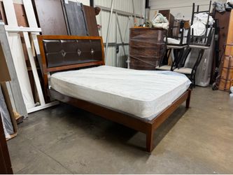 Queen bed $260