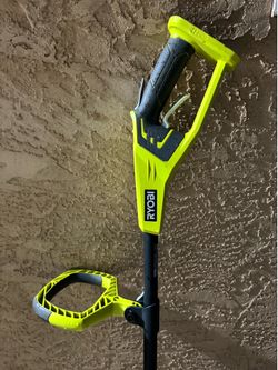 Ryobi ONE+ 18V , 13 in. Cordless battery string trimmer/edger