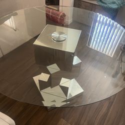 Glass Round Table 50”