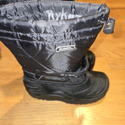 Kids Snow Boots Sz 1