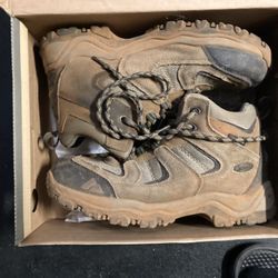 Youth Outland Hiking Boots Size 6