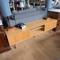 Modern Blonde Oak Nice TV Stand