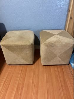Sitting cubes