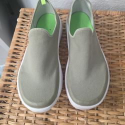 OOFOS olive canvas slip on shoes sz women's 11