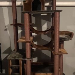 Cat/Pet Tower Like New