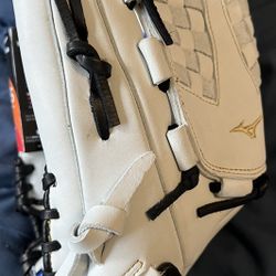 Left-Handed Throw Mizuno MVP Prime Fast Pitch Softball Glove 
