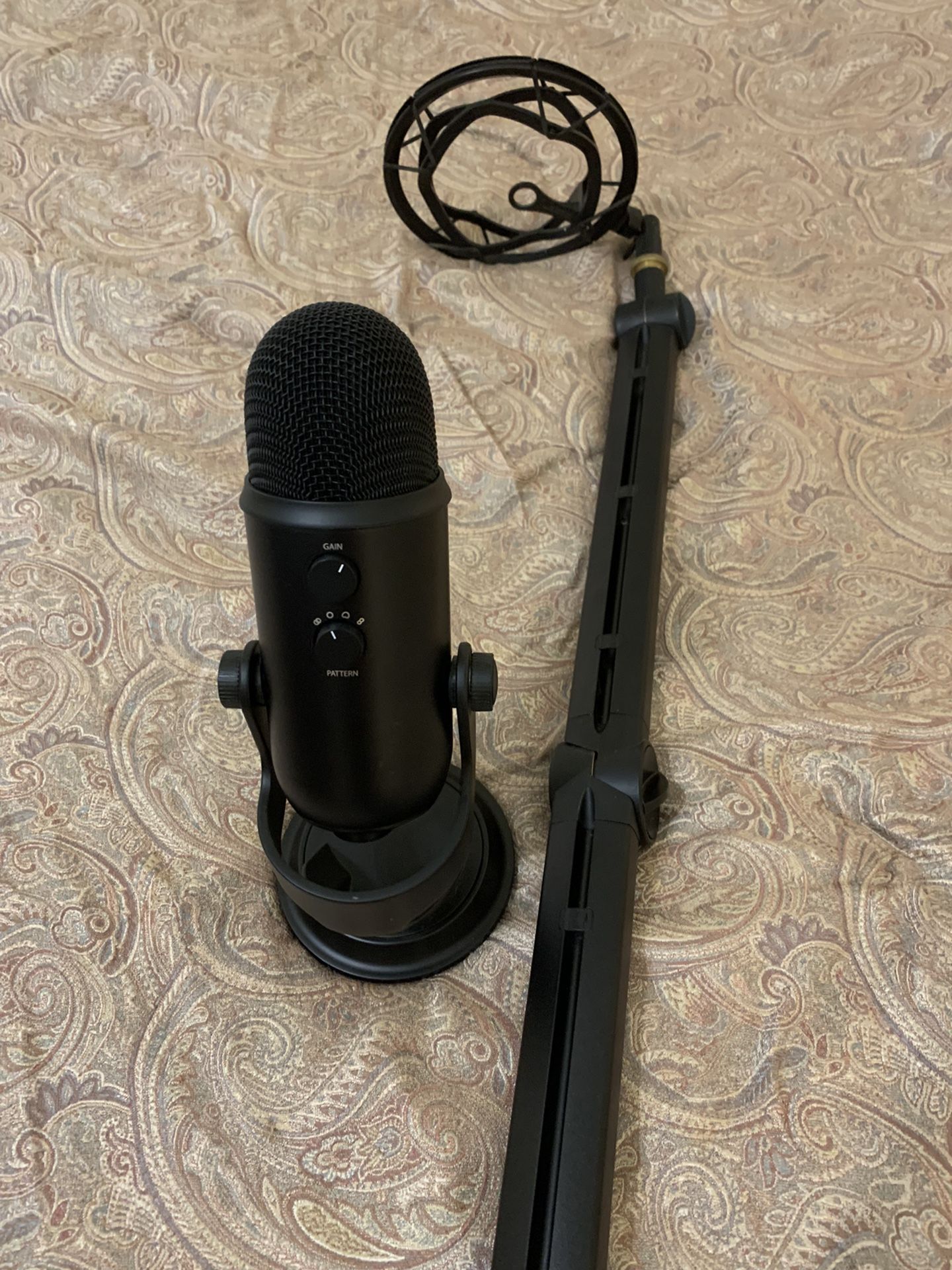 Blue Yeti Microphone 🎙 And Microphone Stand