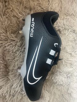 Nike Women’s Cleats 8.5W NEW