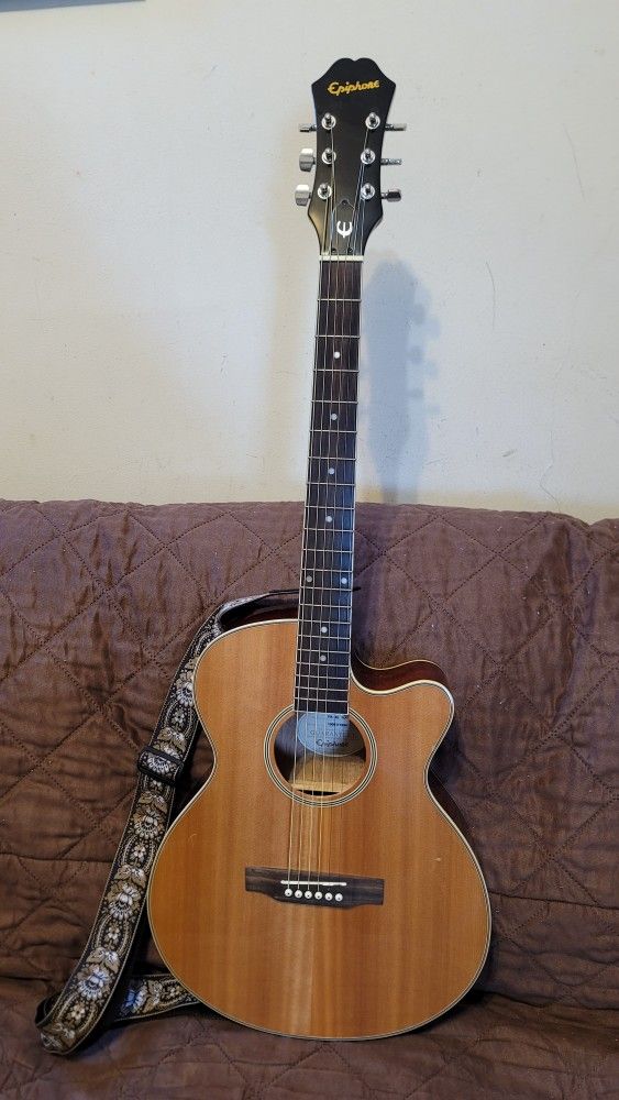 EPIPHONE ACOUSTIC ELECTRIC GUITAR MODEL PR-4E-NA DREINAUGH IN NATURAL COLOR.