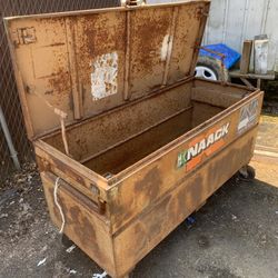 Knaack Tool Box Locks/rolls