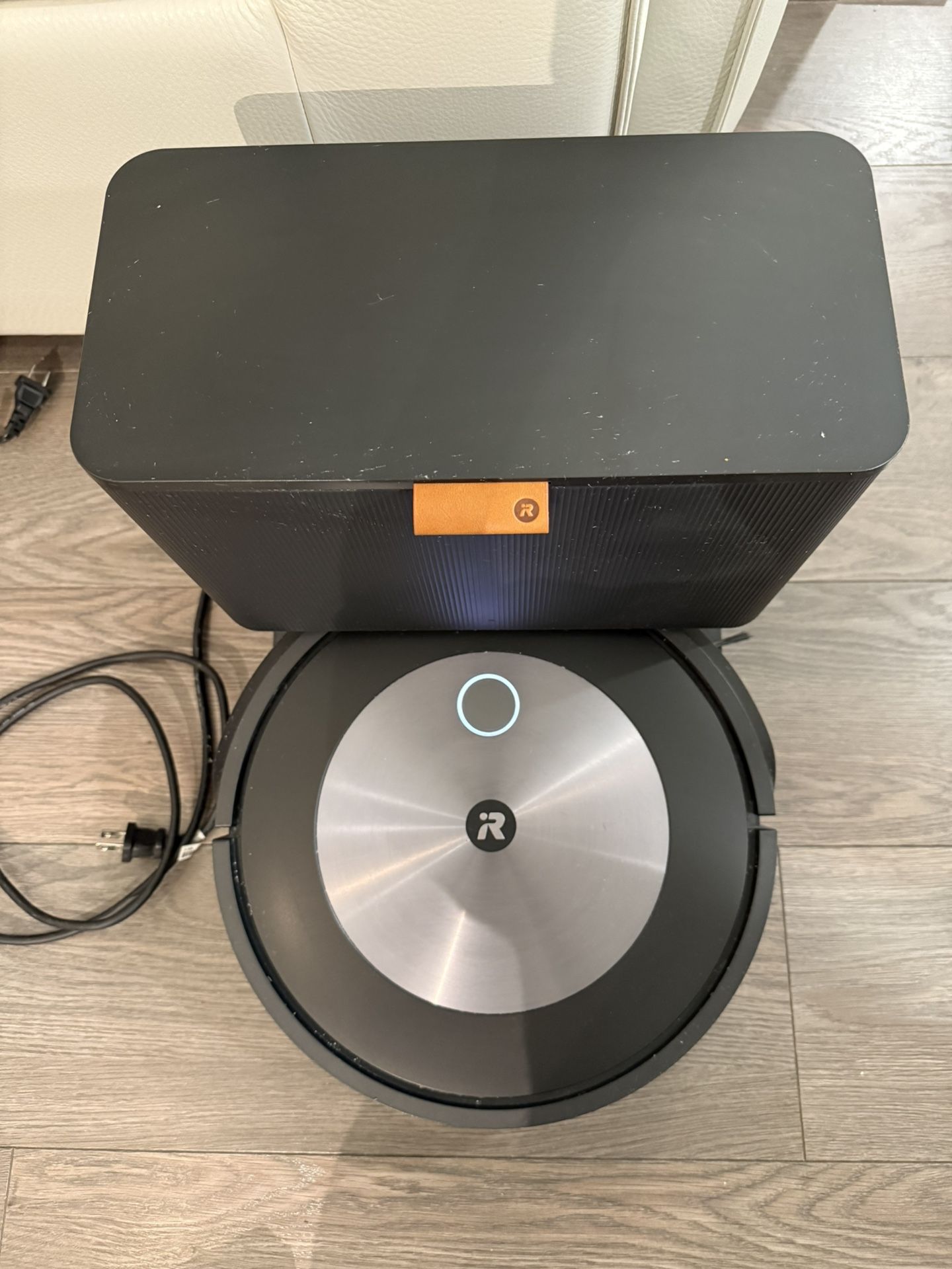 iRobot - Roomba j7+ (7550) Wi-Fi Connected Robot Vacuum with Automatic Dirt Disposal