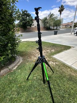 Manfrotto 24’ tripod