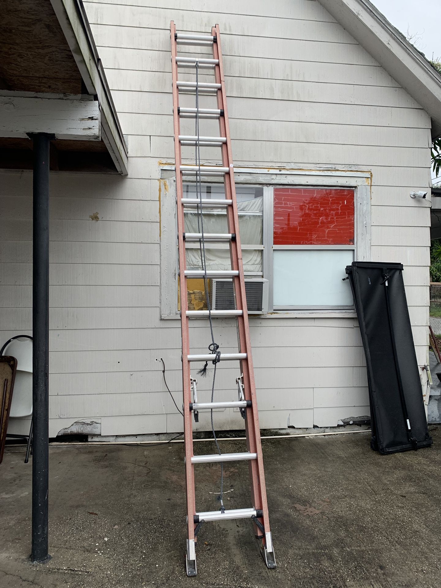 Werner 28ft extension ladder 300lbs