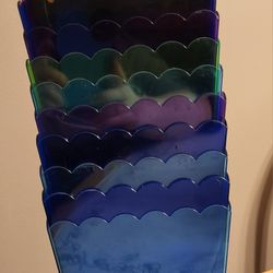 Medium Scalloped Plastic Containers 