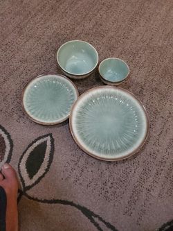 Dinnerware Set
