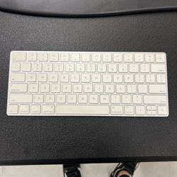 APPLE Wireless keyboard