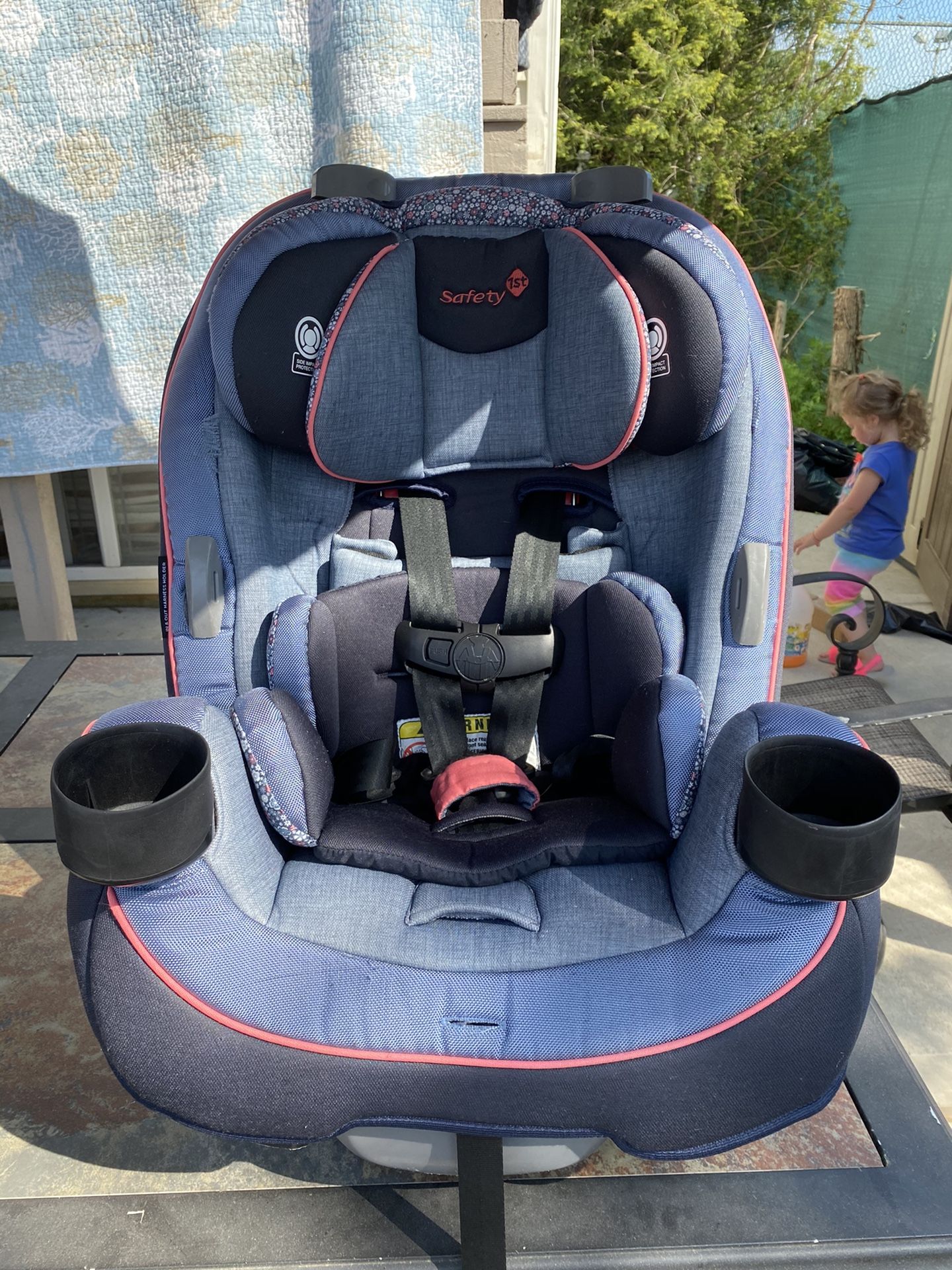 Safety 1ˢᵗ® Grow and Go™ 3-in-1 Convertible Car Seat