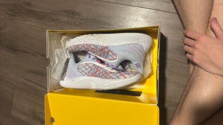 Curry 9 Size 12 (Almost New)