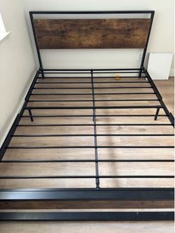 Queen size bed frame w/ mattress