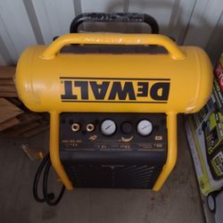 DeWalt Compressor 225psi 4.5 Gal 