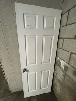 Interior door with lockable hardware
