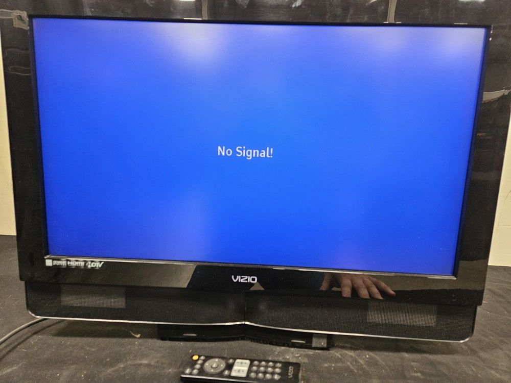 27 Inch Vizio With Remote $30 OBO