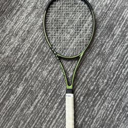 Wilson Blade V8 98 (grip size: 3 // 4 3/8)