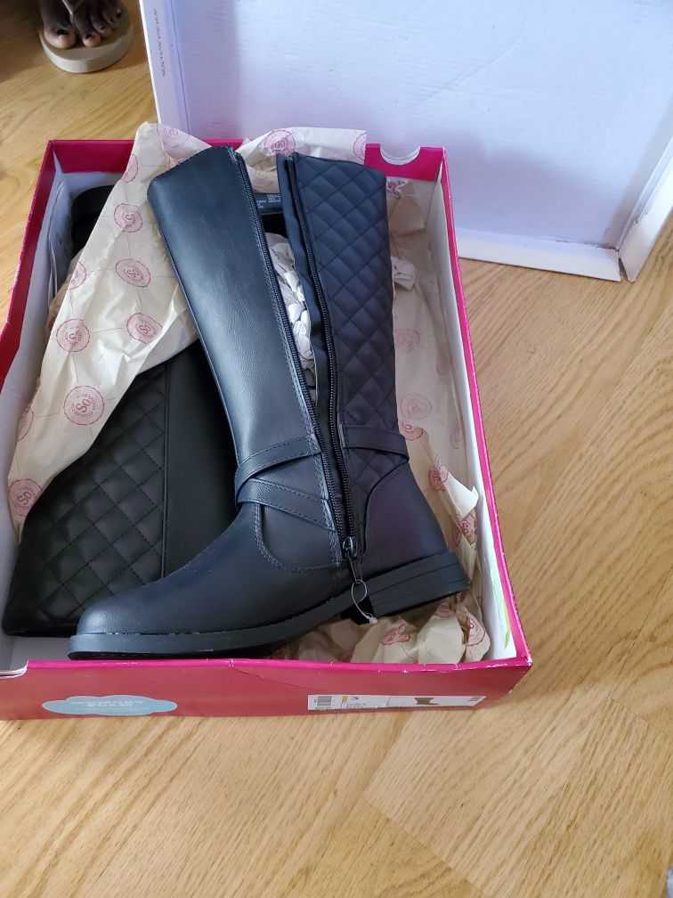 Girls boots size 3M brand new!!!