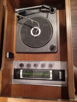 1968 Montgomery Ward Airline Turn Table Model # GHJ2357A