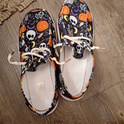 Women Sneaker Size 9