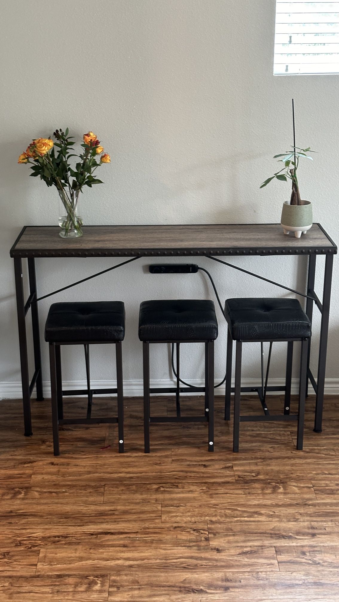 Console Table And Chairs 