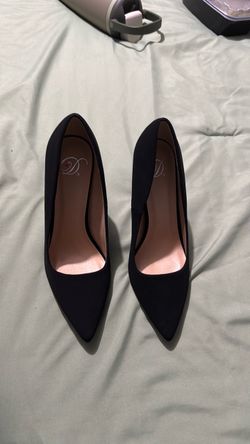 Black Pointed-Toe Heel