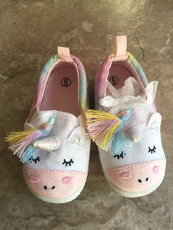 Unicorn shoes for toddler girls. Zapatos de unicornio para niña