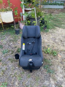 Clek Fllo car seat