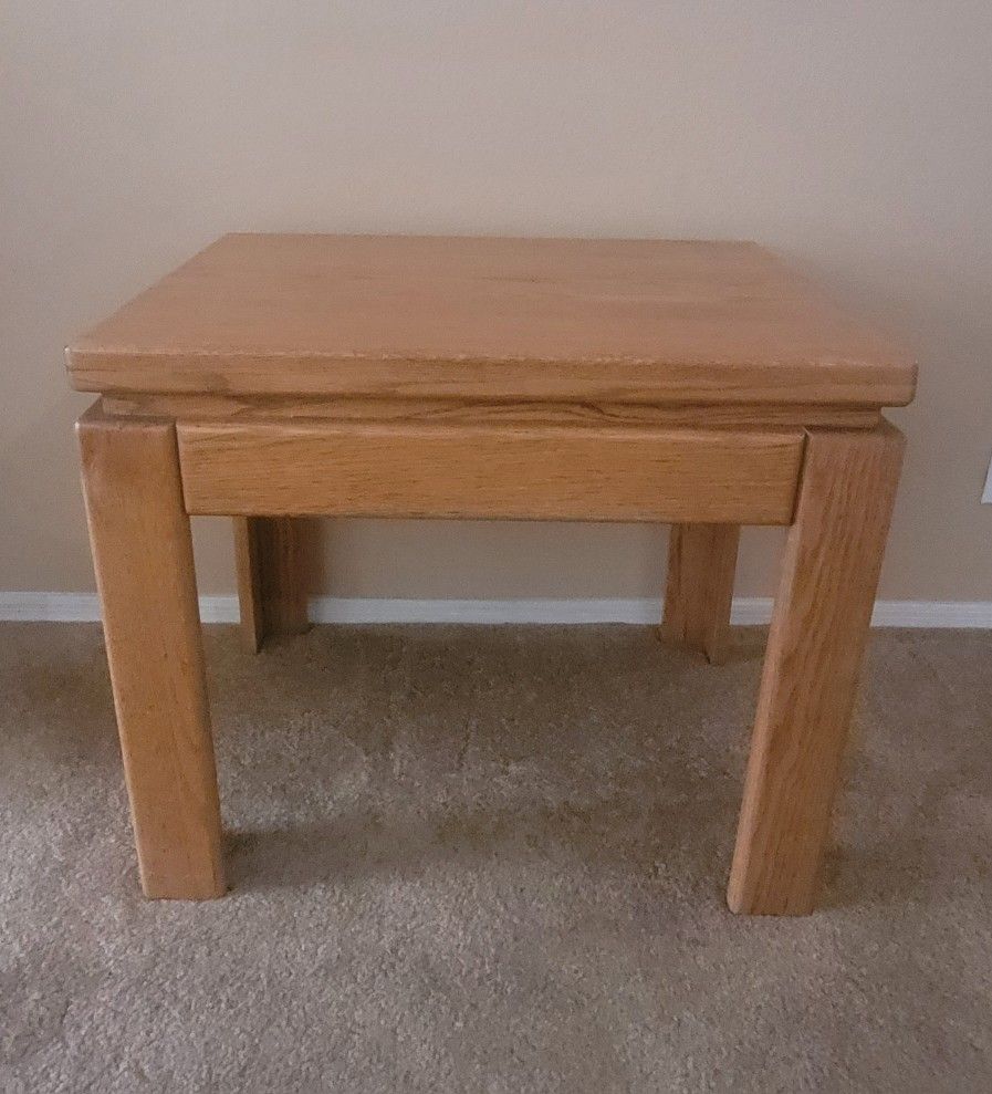 Solid Oak End Table - Like New
