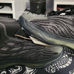Adidas Yeez QNTM Onyx Size 11