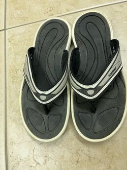 Women’s Speedo Flip Flop Sandals  Please read the Description